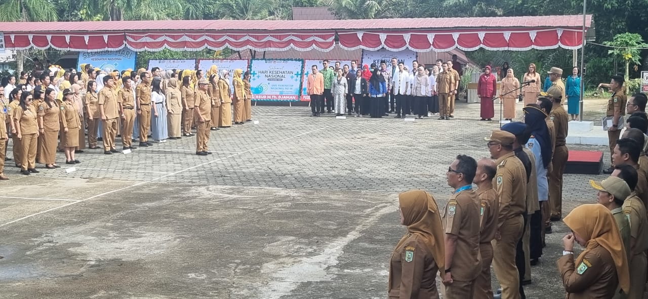KESEHATAN : Penjabat (Pj) Bupati Sanggau, Suherman turut menghadiri Peringatan Ke-60 Hari Kesehatan Nasional (HKN) bertempat di Kantor Dinas Kesehatan Kabupaten Sanggau, Selasa (12/11).