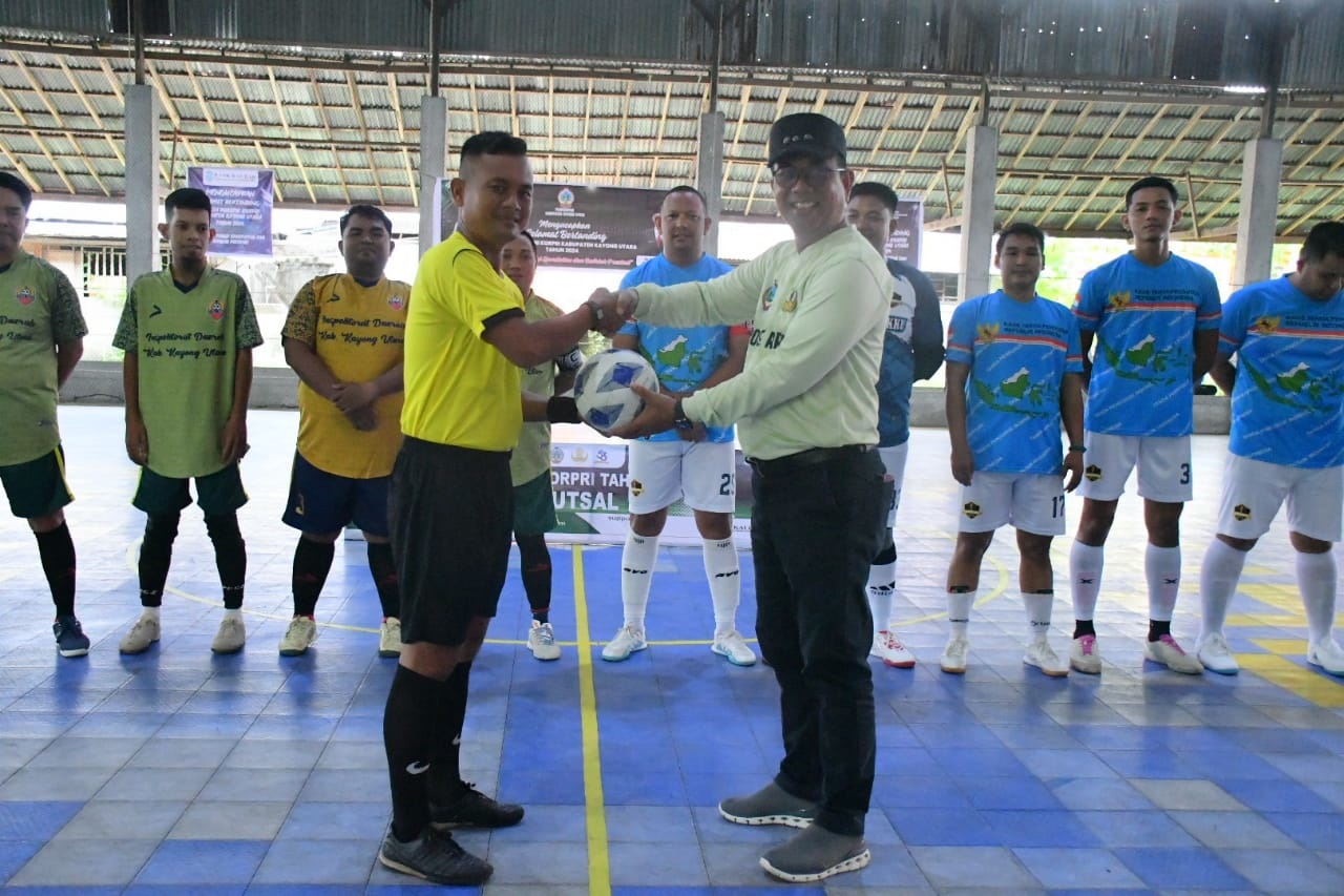 KORPRI: Penjabat Bupati Kayong Utara Alfian resmi membuka turnamen futsal antar Organisasi Perangkat Daerah (OPD) memeriahkan Hari Ulang (HUT) Tahun ke 53 Korpri.