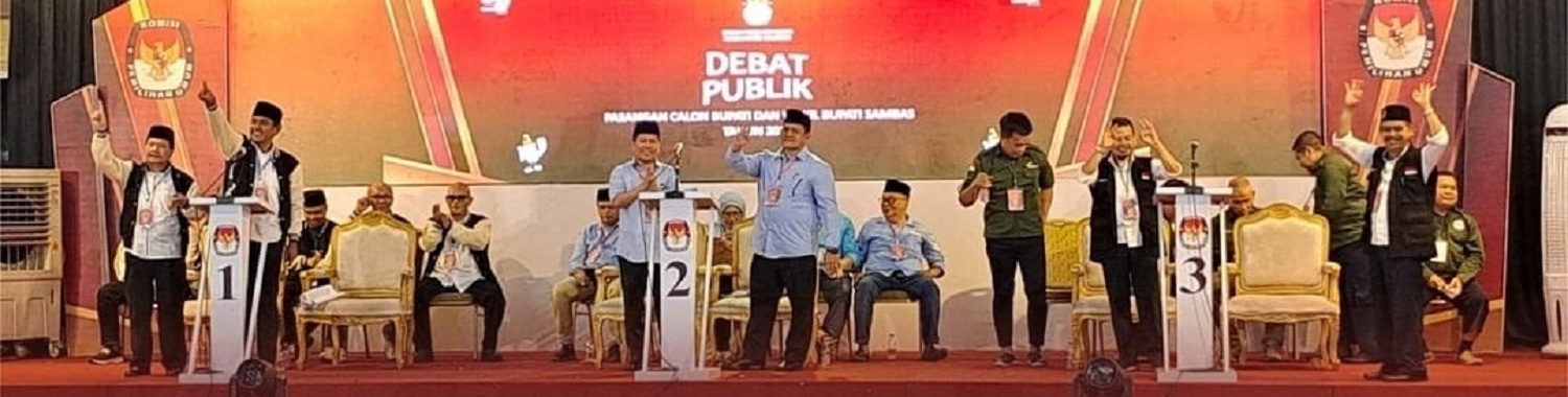DEBAT: Suasana debat publik Pilkada Kabupaten Sambas pada Selasa (12/11) malam yang diikuti tiga pasangan calon.