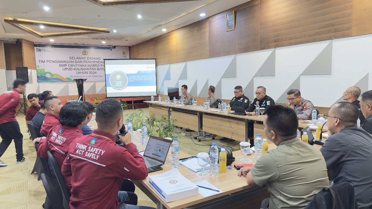 Man UP2D Kalbar, Deardo menjelaskan profil bisnis  mulai dari struktur organisasi dan proses bisnis UP2D Kalbar serta juga menyampaikan hasil dari Audit tahun sebelumnya. (15/11)