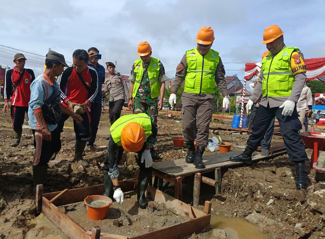 RTH : Peletakan batu pertama pembangunan Ruang Terbuka Hijau (RTH) Kapuas Hulu dilakukan oleh Pjs Bupati Kapuas Hulu.