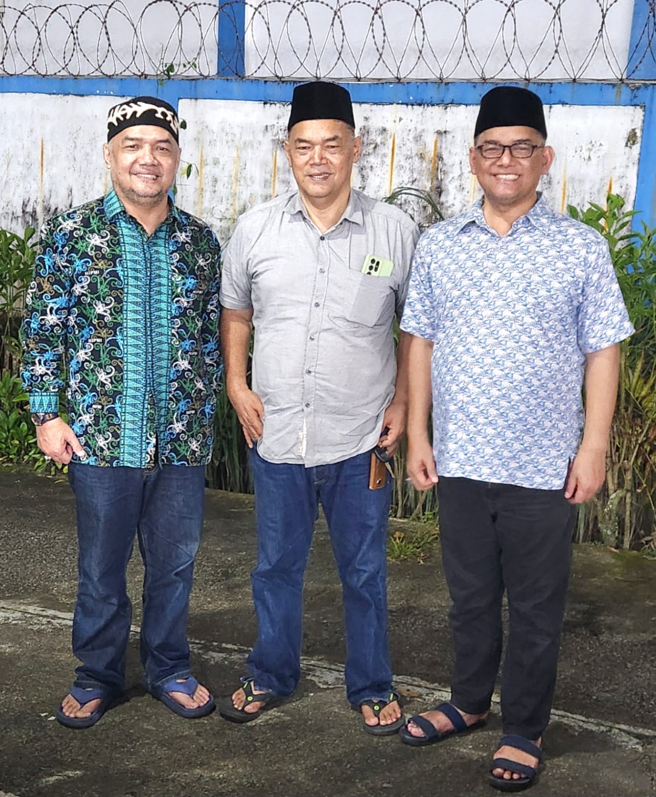 Dari kiri ke kanan: Edy Zaidar, Rudyzar Zaidar, dan Zulfydar Zaidar.