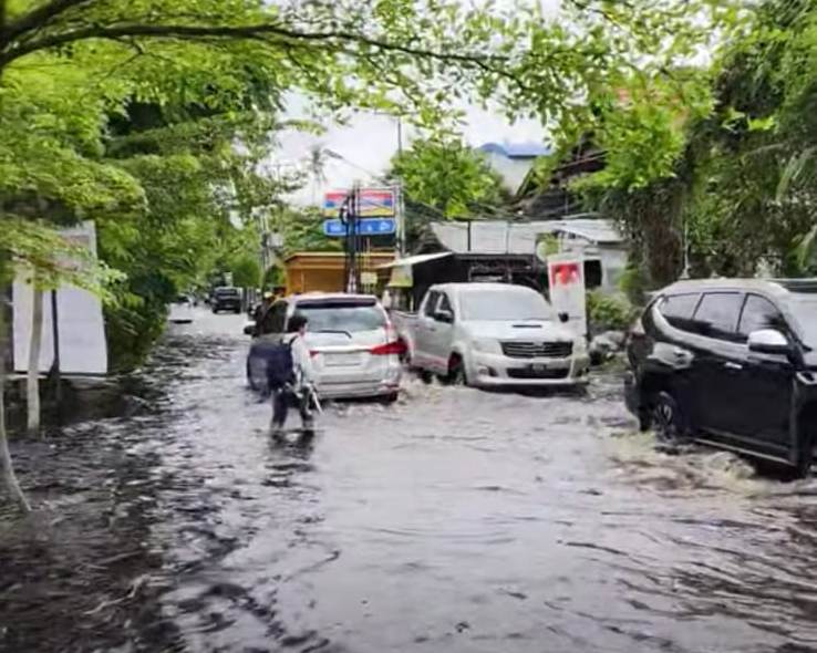 Banjir merendam sebagian wilayah Kota Pontianak pada Jumat (15/11).