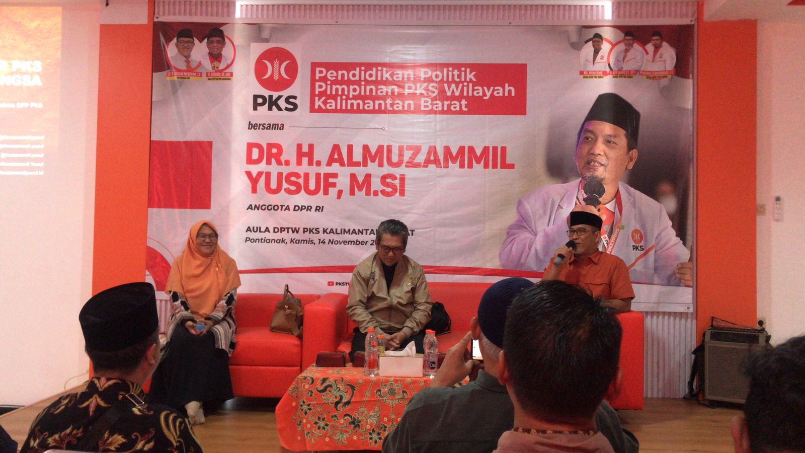 PKS Kalbar saay gelar pendidikan politik untuk pimpinan partai tingkat wilayah dan daerah.