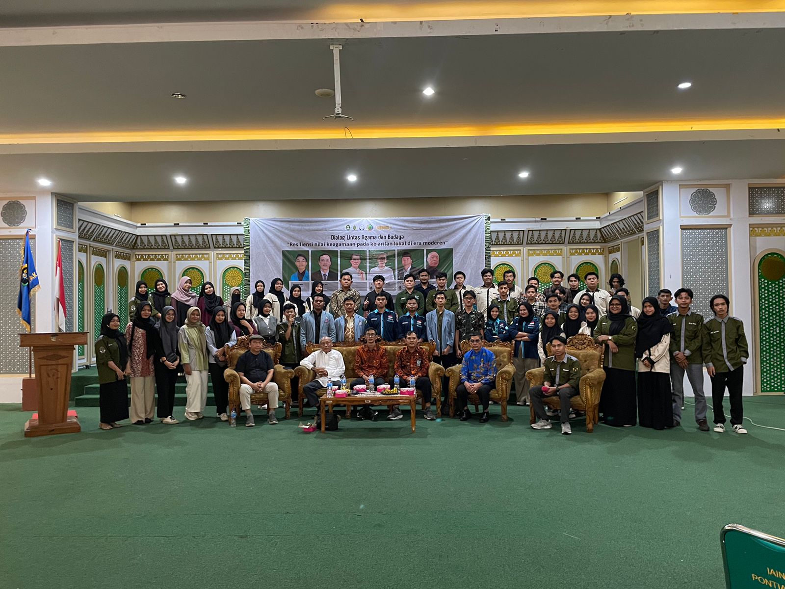 Himpunan Mahasiswa Program Studi Studi Agama Agama IAIN Pontianak saat menggelar Dialog Lintas Agama dan Budaya.