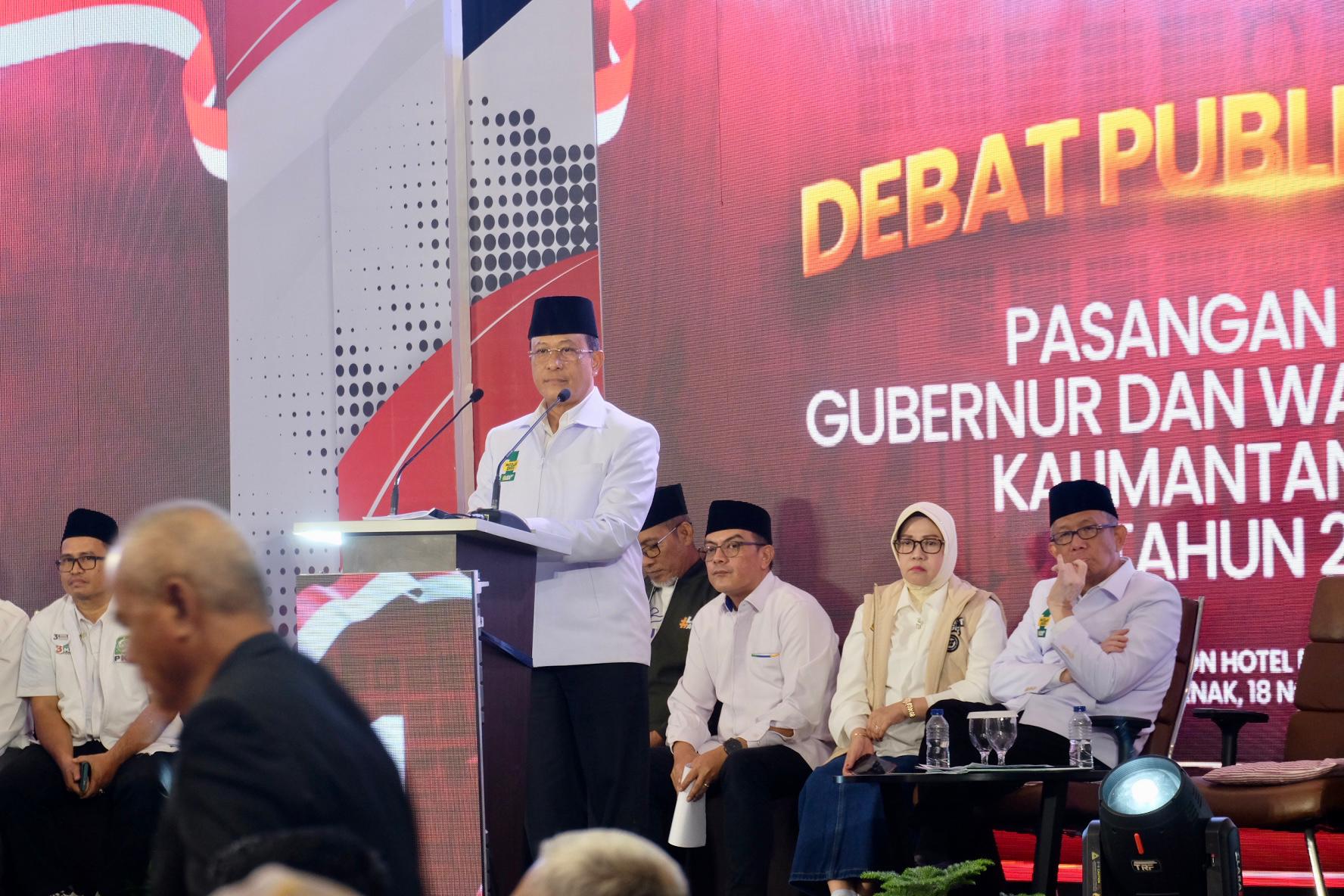DEBAT : Cawagub Kalbar nomor urut 1, Didi Haryono saat mengikuti debat publik ketiga yang digelar KPU Kalbar di Aston Pontianak Hotel, Senin (18/11).