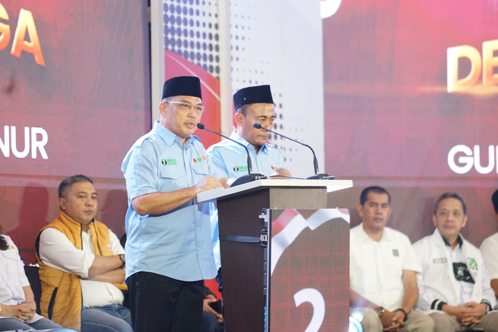 Ria Norsan dan Krisantus Kurniawan saat debat publik ketiga pilkada 2024.