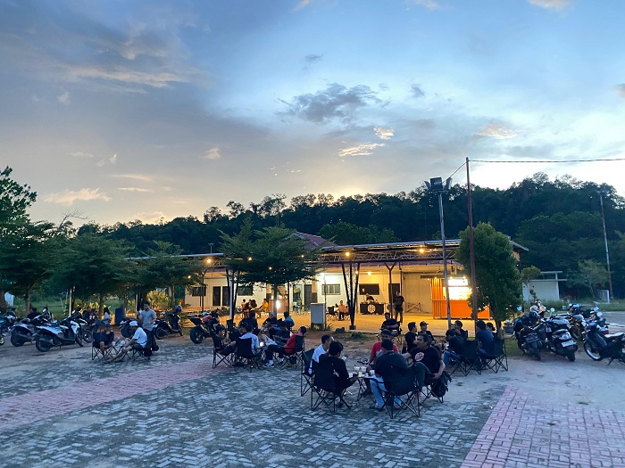 HIDUPKAN UMKM: Keberadaan wisata Pantai Pulau Datok, yang terletak di pusat perkotaan Sukadana membuat UMKM di sekitar menjadi berkembang.