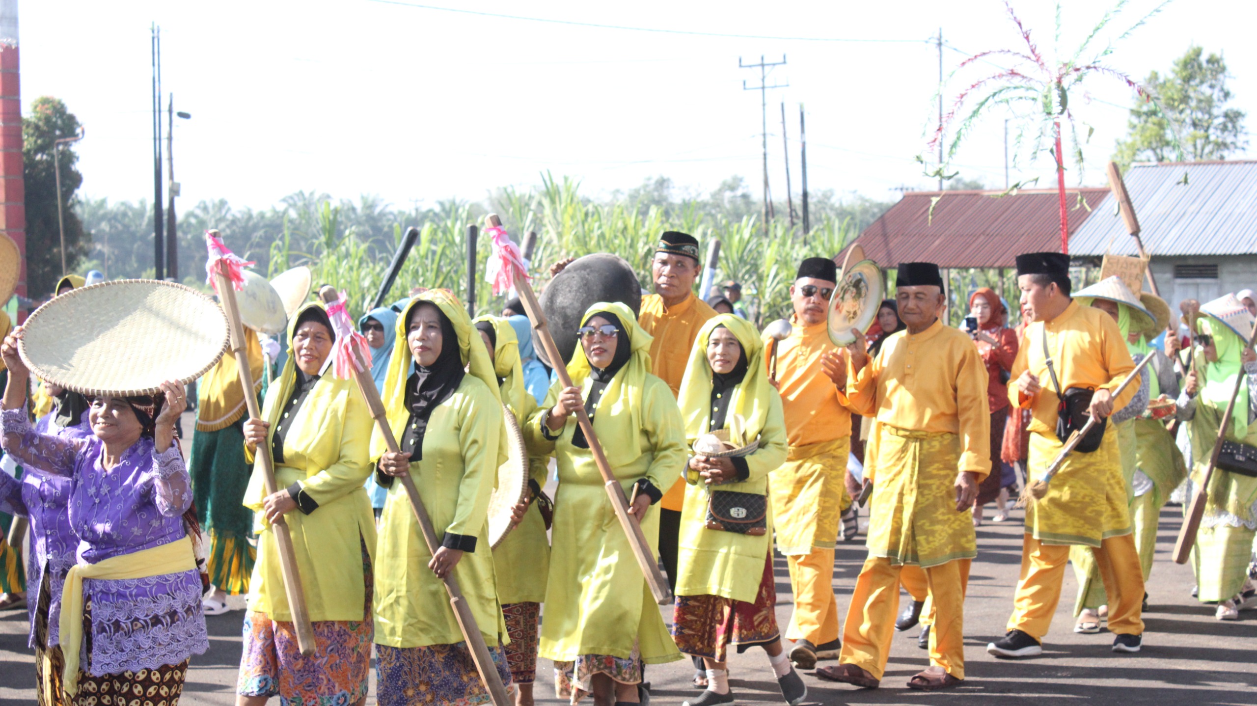 BUDAYA : Festival Ngamping ke-III 2024 se Kabupaten Sambas dilaksanakan Majelis Adat Budaya Melayu Kabupaten Sambas di Rumah Melayu.