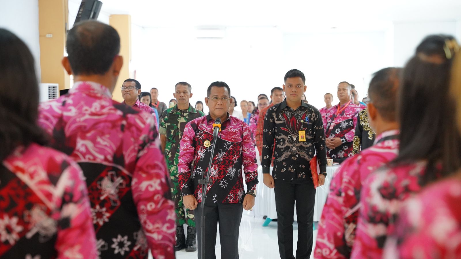 PESPARAWI : Pj Bupati Sanggau, Suherman saat menghadiri Pengukuhan Pengurus Pesparawi Sanggau, Sabtu kemarin.