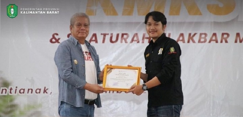 SILATURAHMI: Harisson saat menghadiri kegiatan silaturahmi akbar KMKS di Aula Gedung Utama Kampus Polnep, Minggu pagi (17/11).