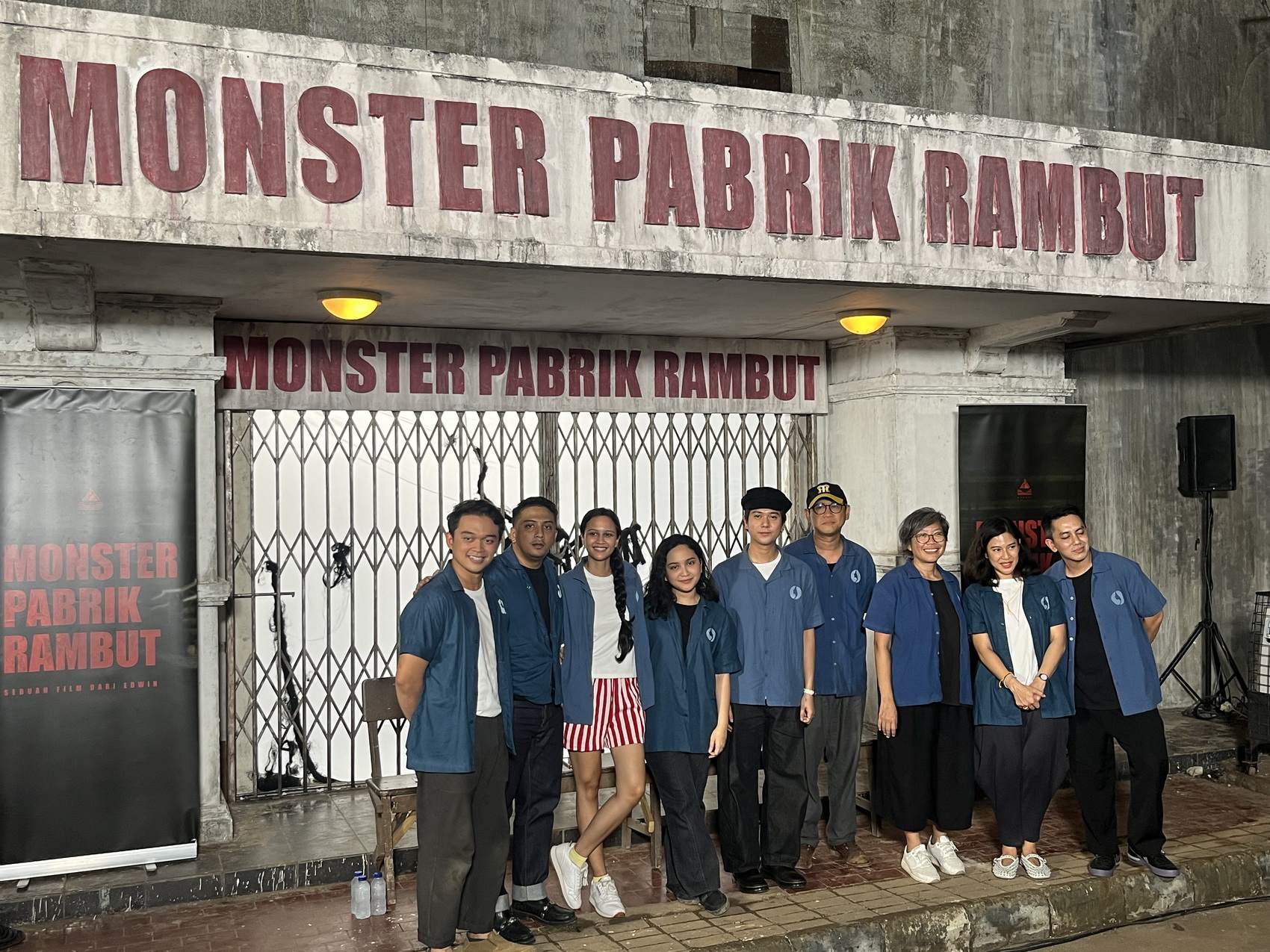ROLE BARU: Para cast dan produser film Monster Pabrik Rambut dalam konferensi pers di Jatinegara, Jakarta Timur, Senin (18/11).