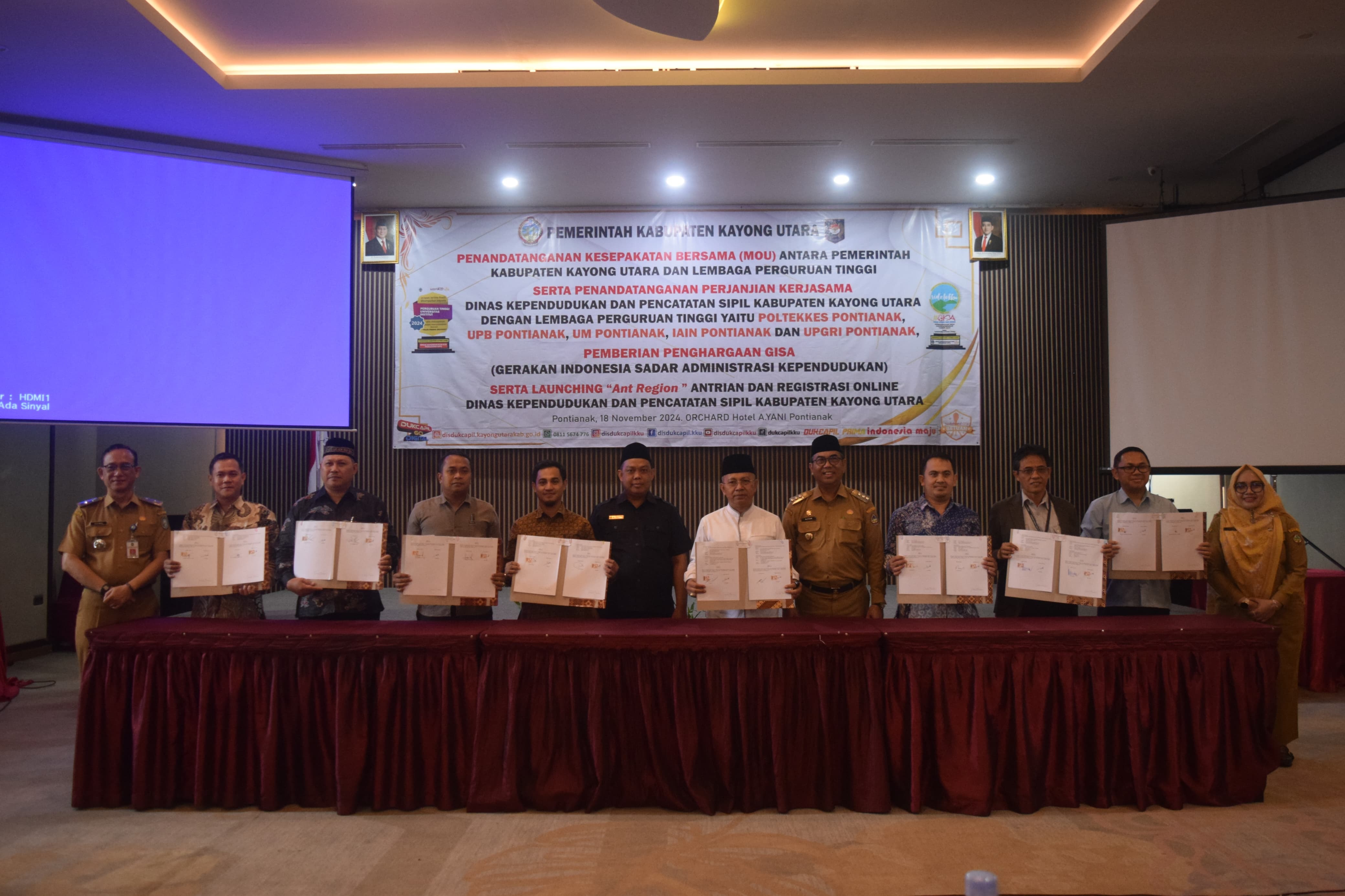 KERJA SAMA: Penandatanganan Kesepakatan Bersama (PKB) sekaligus Perjanjian Kerja Sama (PKS) tentang percepatan perubahan elemen data pendidikan mahasiswa/mahasiswi Kabupaten Kayong Utara.