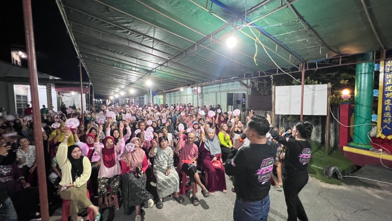 Warga Sedau, Kecamatan Singkawang Selatan turut sangat antusias berikan dukungan saat kampanye calon Wali Kota dan Wakil Wali Kota Singkawang No Urut 2 Tjhai Chui Mie-Muhammadin.