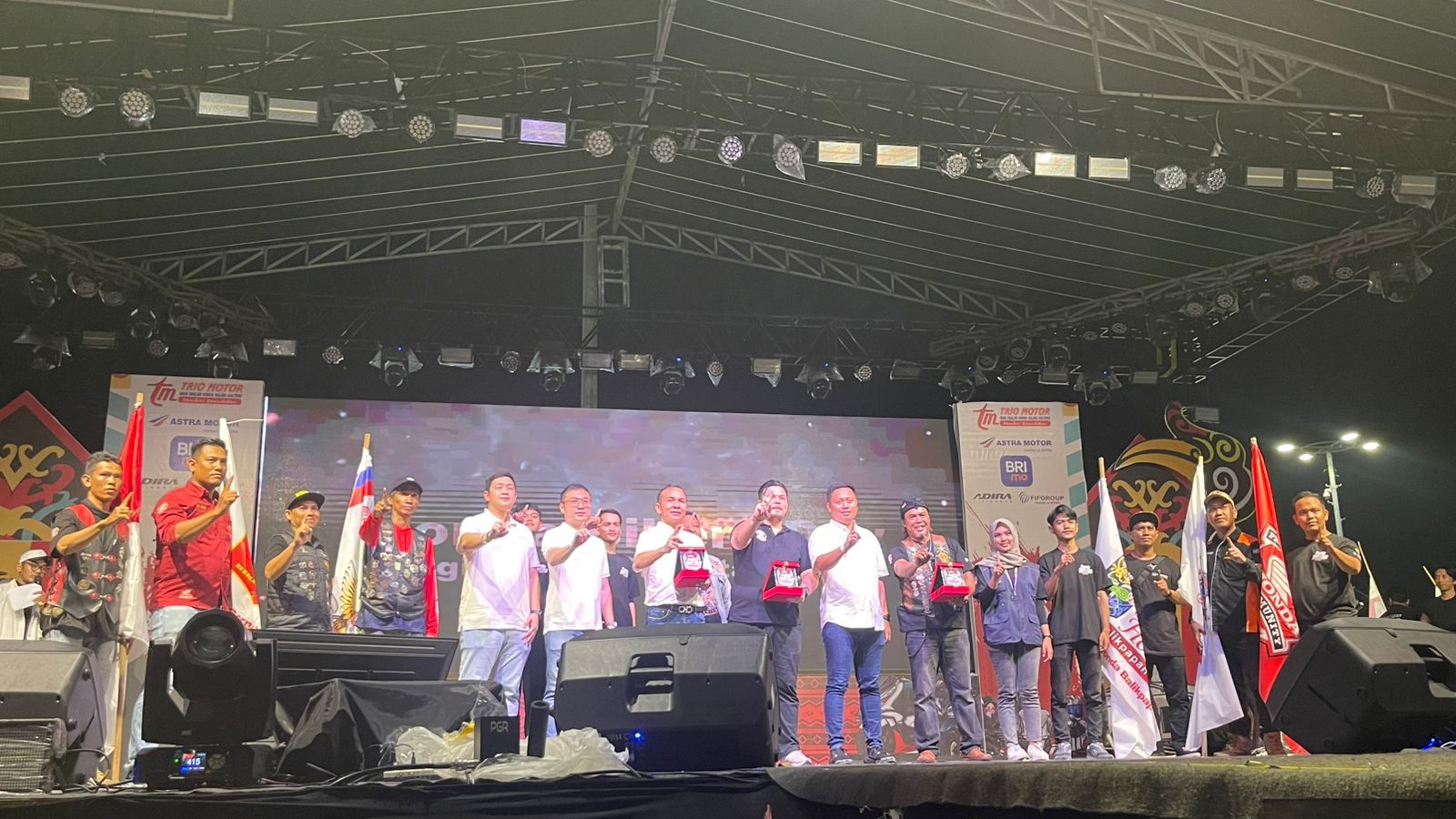 Paguyuban Honda West Borneo Community (HWBC) sukses meriahkan Honda Bikers Day Regional Banjarbaru dengan touring lintas provinsi yang mempererat solidaritas dan mempromosikan keselamatan berkendara.