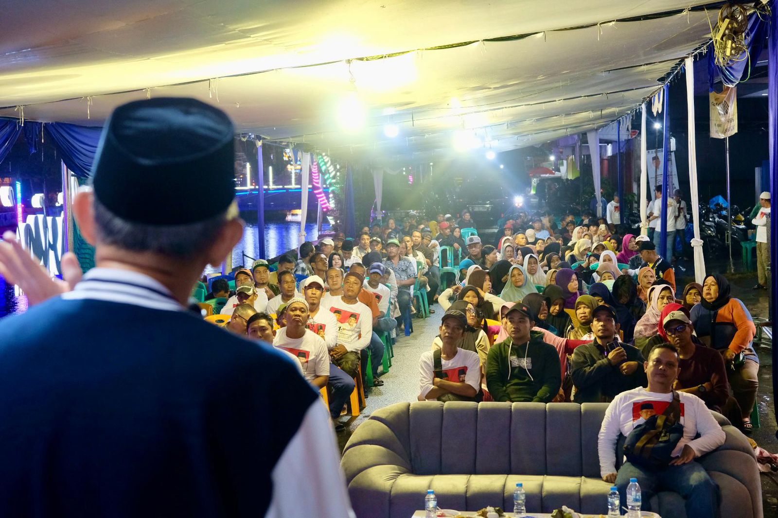 KAMPANYE : Cagub Kalbar nomor urut 1, Sutarmidji saat menggelar kampanye dialogis di Kelurahan Sungai Jawi, Kecamatan Pontianak Kota, Kota Pontianak, Kamis (21/11).