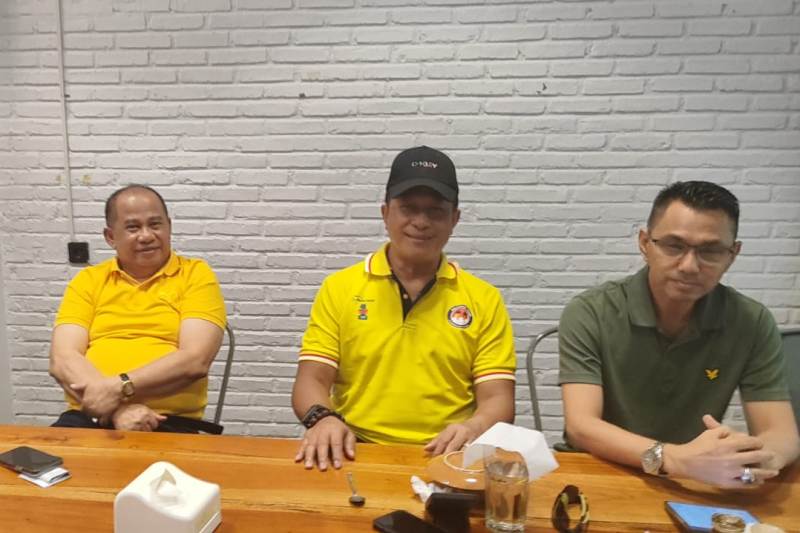 Cawagub Nomor Urut 1, Didi Haryono didampingi Tim Advokasi dan Pengurus Golkar Kalbar menggelar jumpa pers di Kopikoe Cafe, Jalan Gajah Mada bersama sejumlah jurnalis, Sabtu (23/11) pagi.