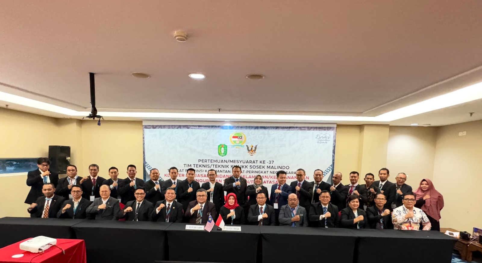 : BIDANG KEAMANAN: Pertemuan/Mesyuarat Sidang ke-37 KK/JKK Sosek Malindo Tingkat Provinsi Kalimantan Barat-Peringkat Negeri Sarawak Malaysia di Kota Singkawang.