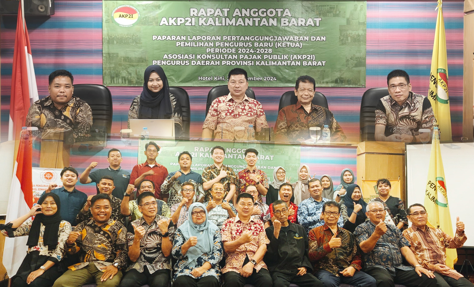 Arief Sapta Wendrianto (tengah) terpilih aklamasi sebagai Ketua Pengda AKP2I Kalbar periode 2024-2028. (foto bawah) Para pengurus dan anggota AKP2I foto bersama usai rapat daerah.