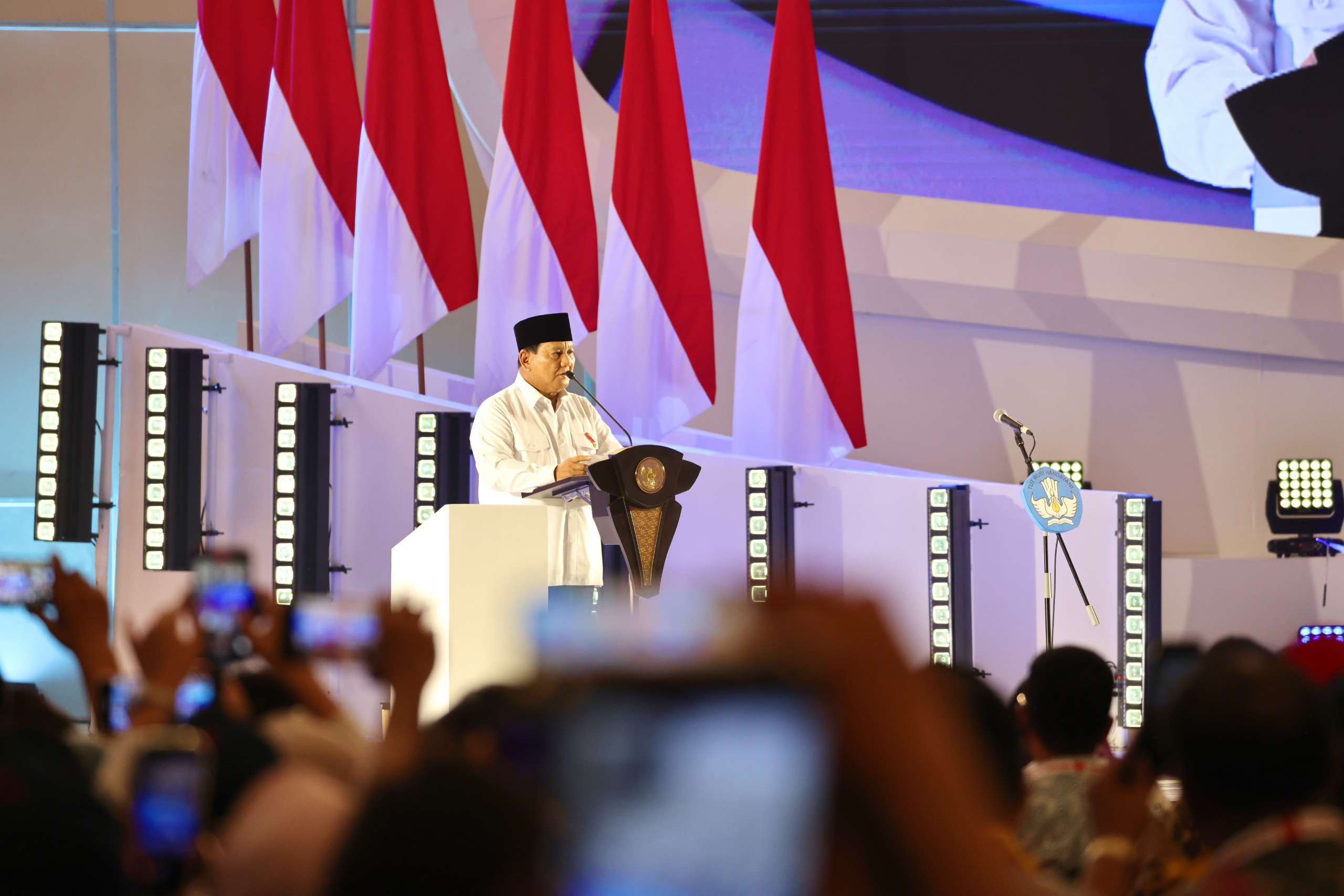 Prabowo saat memberikan kata sambutan pada Puncak Peringatan Hari Guru Nasional.