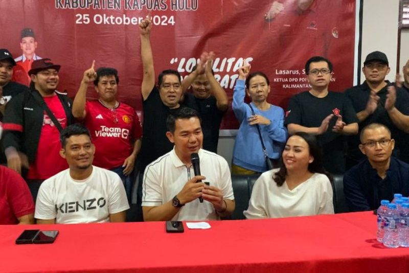 Paslon nomor urut 1 Fransiskus Diaan saat menggelar konferensi pers klaim kemenangan Pilkada Kapuas Hulu.