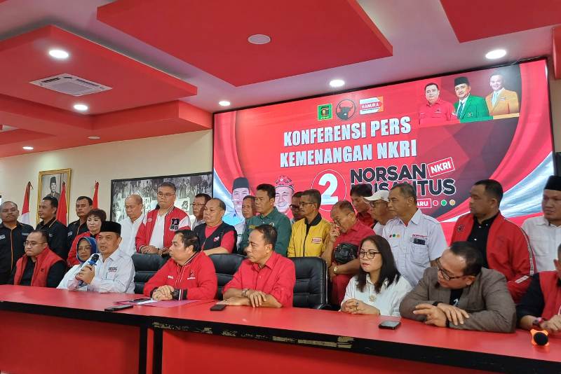 Konferensi pers kemenangan Norsan - Krisantus (NKRI) di Kantor DPD PDI Perjuangan, Kamis (28/11).