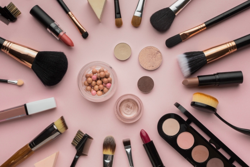 Ilustrasi peralatan make up.