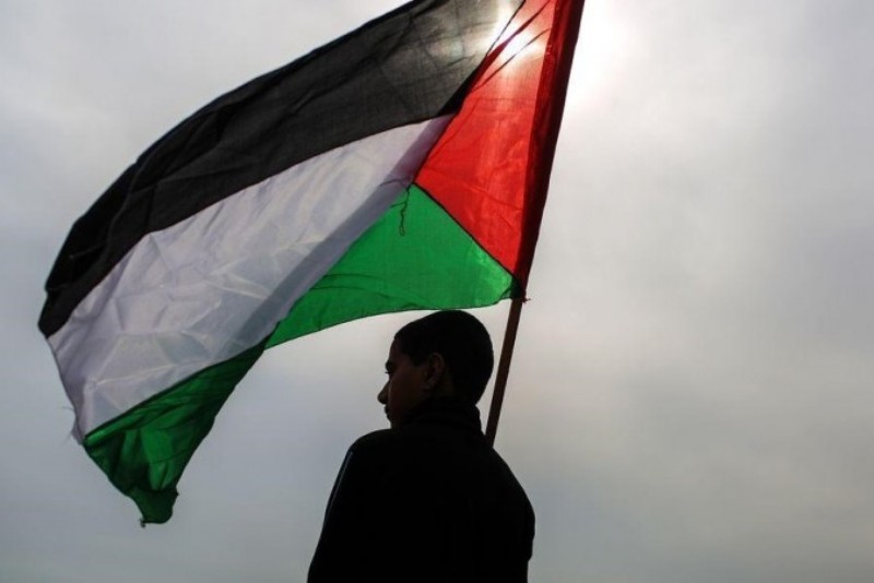 BENDERA PALESTINA: Bendera Palestina yang dibawa oleh salah seorang warga Palestina.