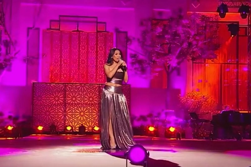 PERTAMA: Anggun saat menyanyi dalam bahasa Arab dalam acara The Oriental Song di Tangier, Maroko.