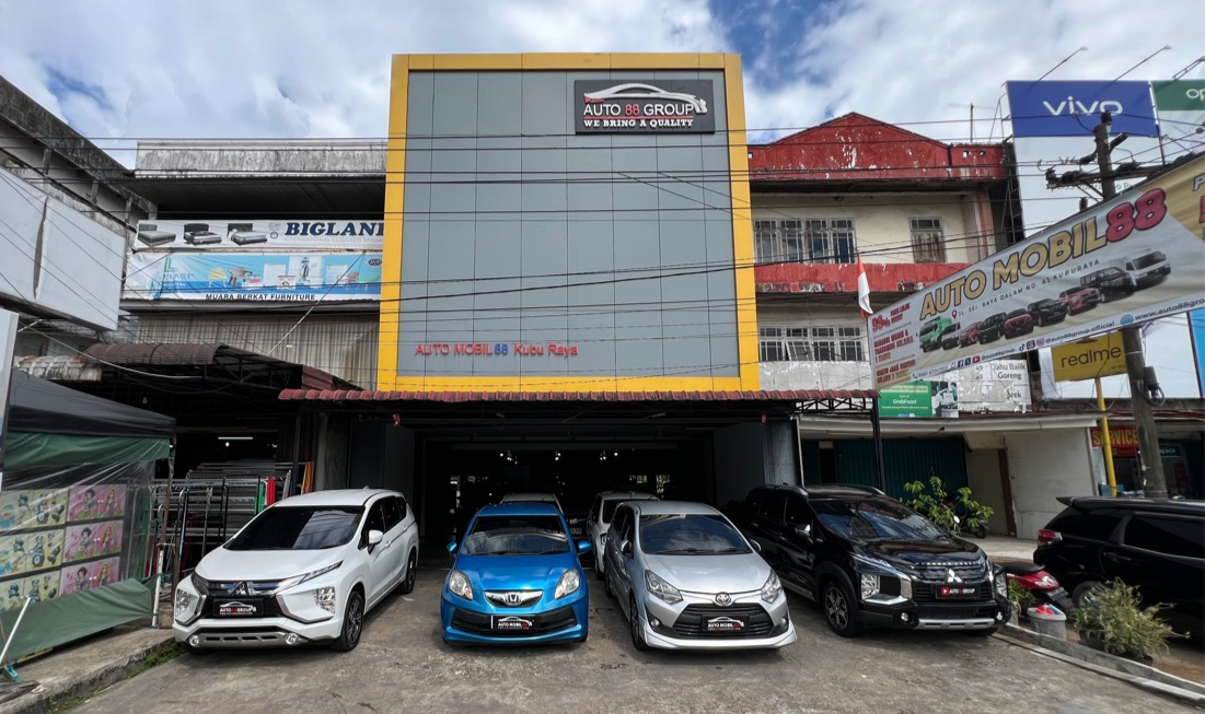 Showroom Auto88group Pontianak menawarkan berbagai jenis kendaraan dengan berbagai kemudahan.