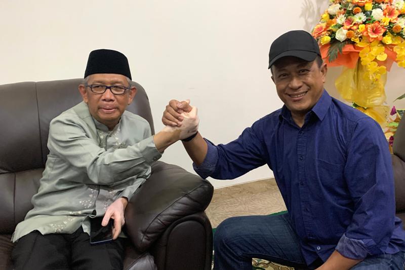 KOMPAK: Cagub&nbsp;dan Cawagub&nbsp;Kalbar nomor urut 1, Sutarmidji-Didi Haryono kompak mengucapkan selamat kepada Norsan-Krisantus, Jumat (29/11).&nbsp;