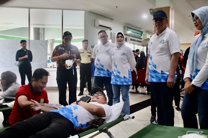 DONOR DARAH: Aksi sosial donor darah yang dilaksanakan saat acara puncak peringatan HUT ke-48 RSUD Soedarso.