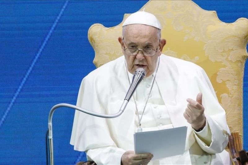 Paus Fransiskus menyambut baik kesepakatan gencatan senjata yang dicapai di Lebanon pada 27 November dalam doa mingguan rutin dari jendela kantornya yang menghadap Basilika Santo Petrus di Vatikan.