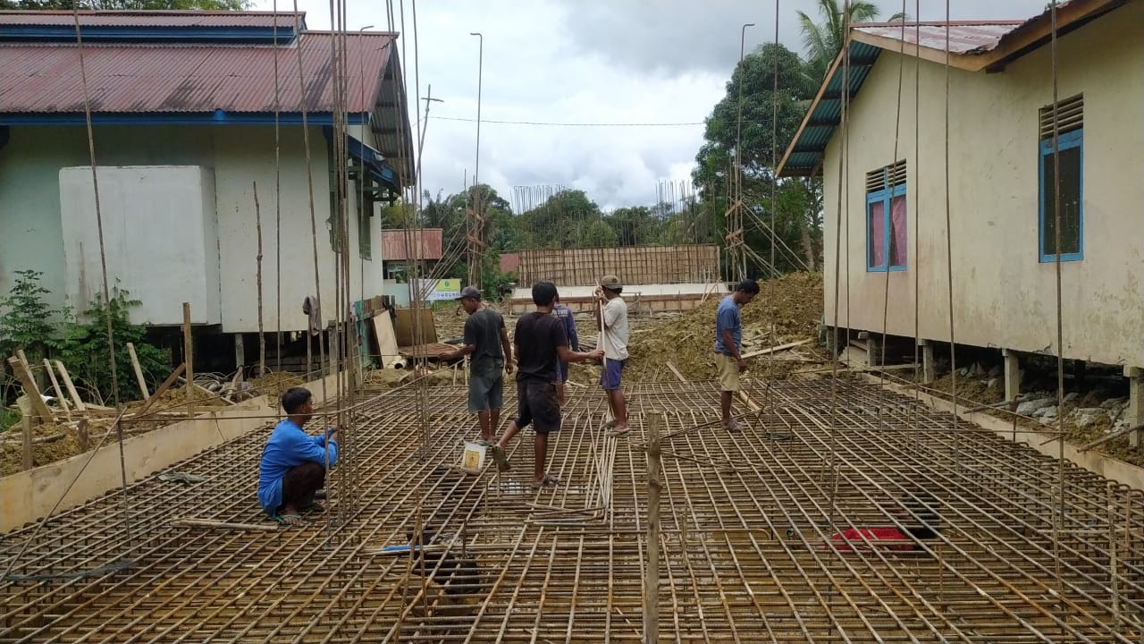 DIBANGUN: Pembangunan jembatan Ariung Mendalam saat ini masih berlangsung.