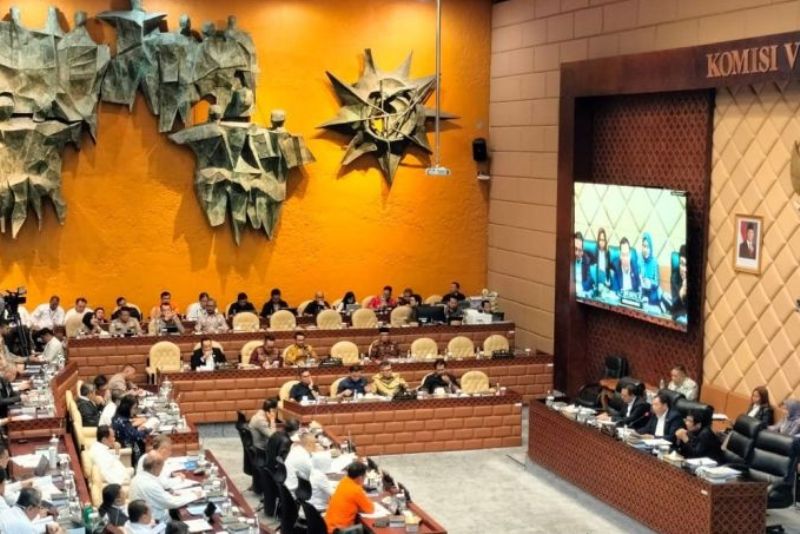 Rapat Kerja dan Rapat Dengar Pendapat antara Menteri Perhubungan bersama Komisi V DPR RI di Jakarta, Rabu (4/12/2024).