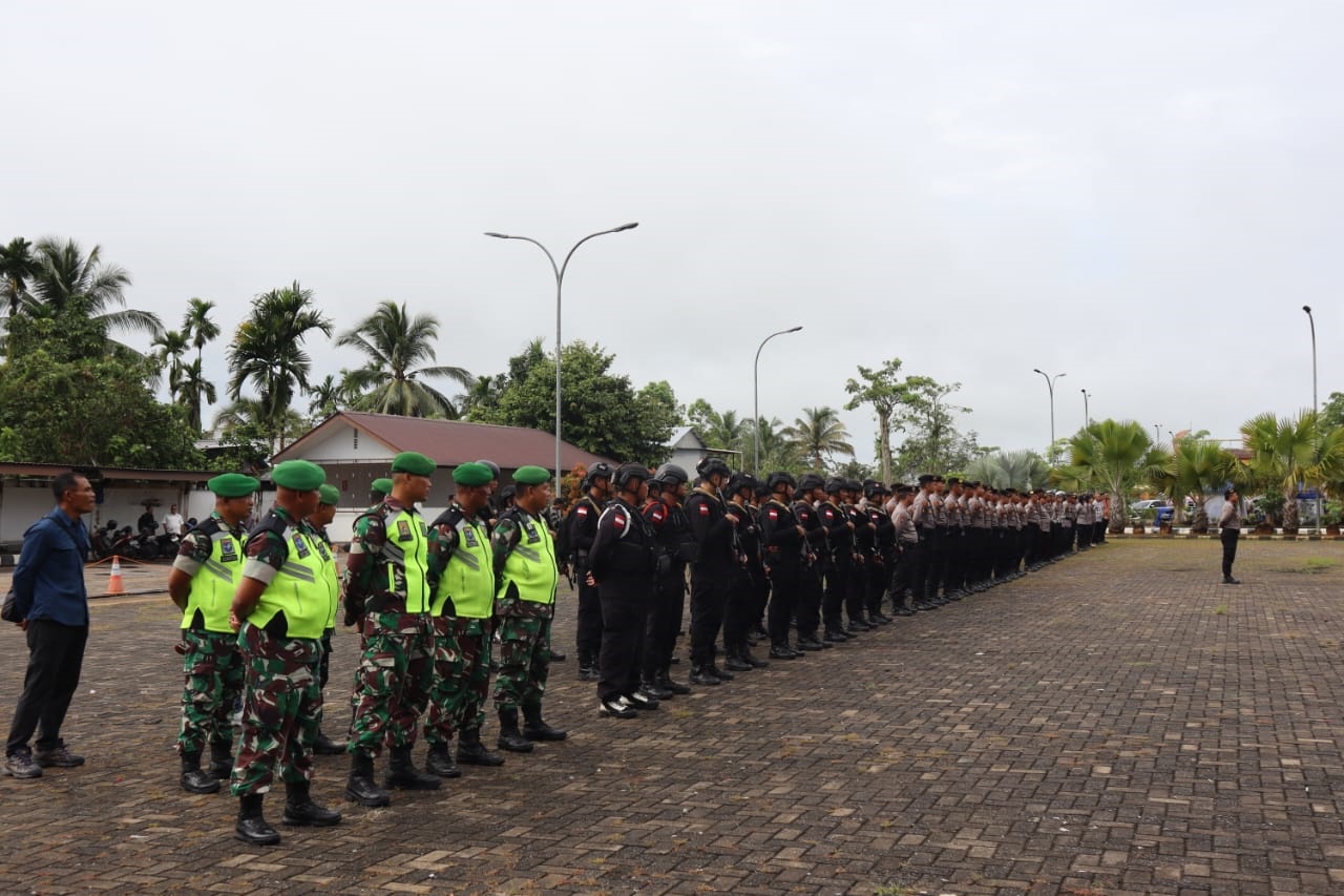 SIAP AMANKAN: Apel kesiapan pengamanan rekapitulasi Pilkada 2024 digelar pada Selasa (3/12) pukul 08.00 WIB di halaman parkir Qubu Resort, Kubu Raya.