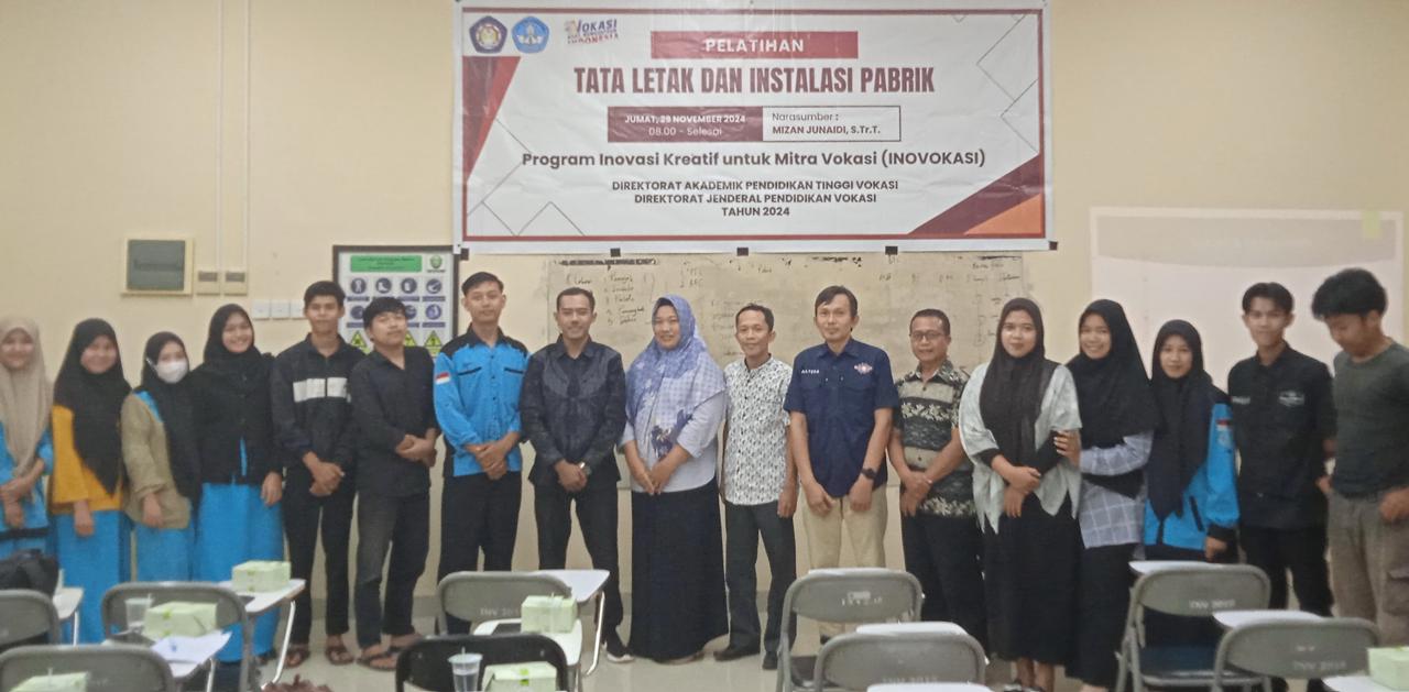 DIABADIKAN: Foto bersama dalam Pelatihan Tata Letak dan Instalasi Pabrik di Politeknik Negeri Sambas pada Jumat (29/11) lalu.