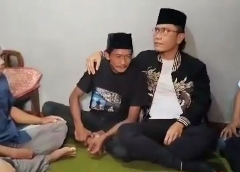 Momen Gus Miftah meminta maaf pada penjual es teh Sunhaji.