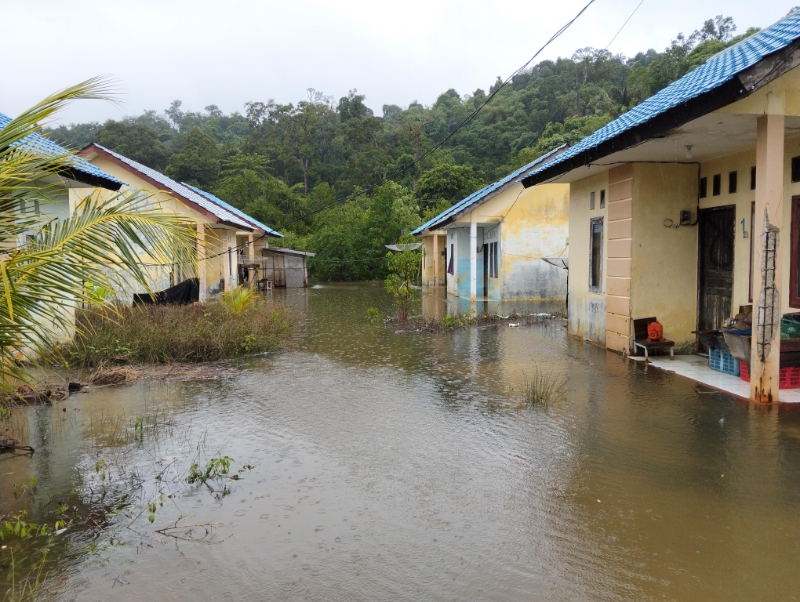 BANJIR: Perumahan warga terdampak banjir rob di Kabupaten Kayong Utara, Rabu (4/12).