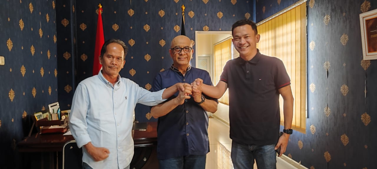Bupati dan Wakil Bupati Sintang terpilih 2024-2029, Gregorius Herkulanus Bala-Florensius Ronny bersilaturahmi ke Kantor DPW NasDem Kalbar, Kamis(5/12) siang.
