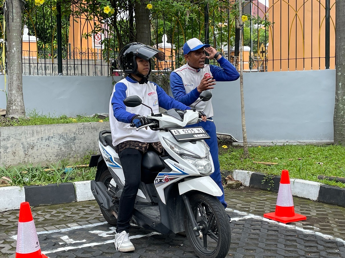 Yayasan AHM latih 30 mahasiswa UIN SUKA jadi Agen Safety Riding untuk kampanye keselamatan berkendara.