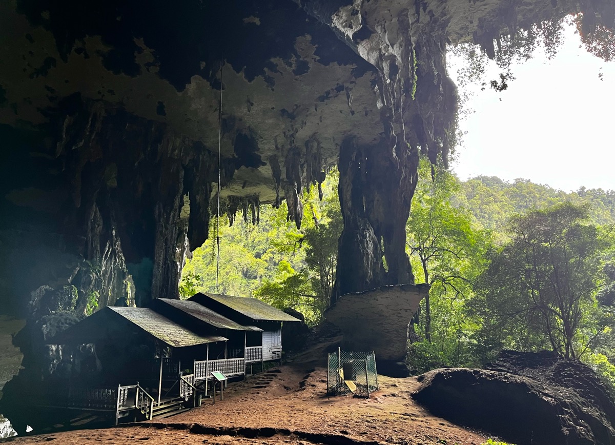 Gua Niah, yang menjadi peradaban Homo Sapiens 40-50 ribu tahun lalu.