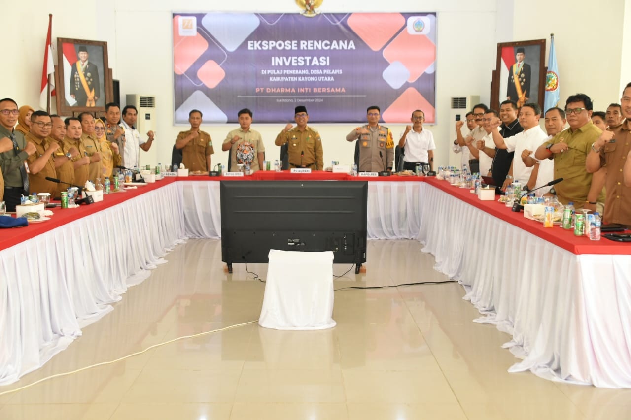 BAHAS INVESTASI: Pertemuan antara Pj Bupati Kayong Utara, Alfian bersama Forkopimda, instansi terkait, dan pihak PT DIB dalam membahas investasi di Kawasan Industri Pulau Penebang. /// Foto Prokopim K