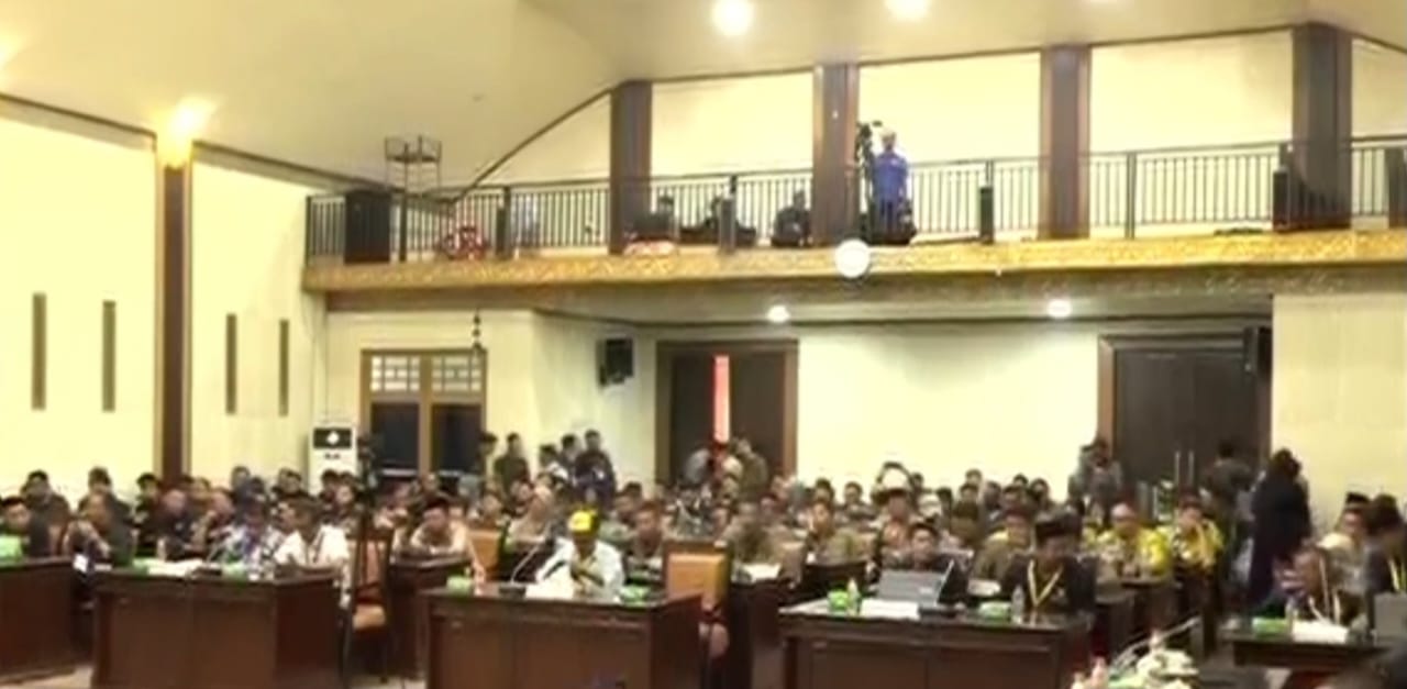 Suasana saat pleno terbuka tingkat Kabupaten Sambas.