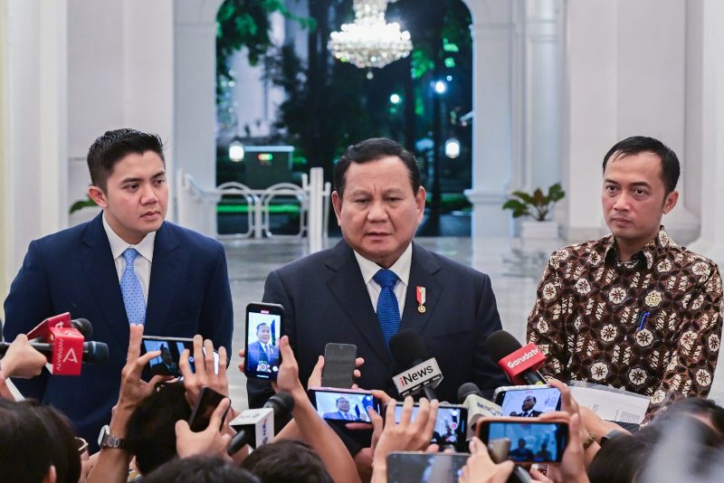 Presiden Prabowo dalam keterangan persnya kepada awak media di Istana Merdeka, Jakarta, Jumat (6/12).