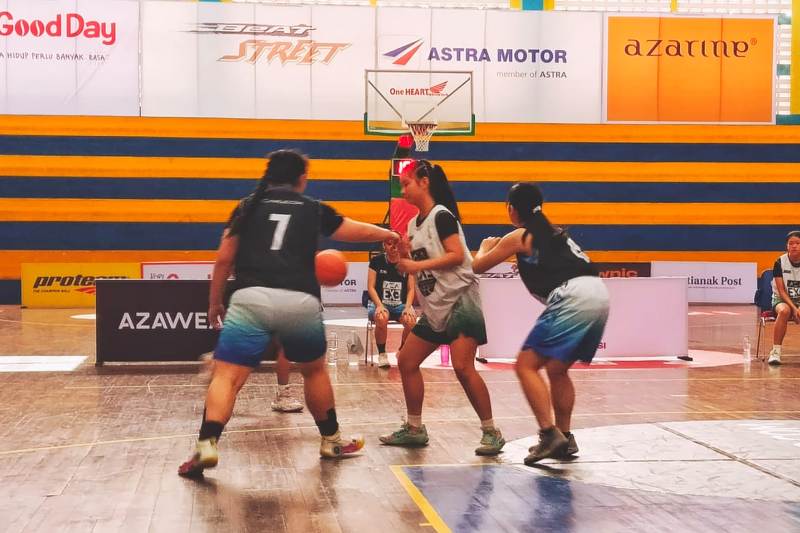 AZA 3x3 Competitions mempertemukan putri SMA Santu Petrus melawan putri dari SMA Pelita Cemerlang pada Sabtu (7/12).