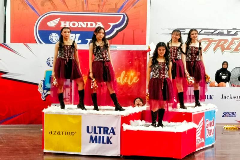 Penampilan SMA Pelita Cemerlang dalam ajang DBL Dance Competitions 2024, Sabtu (7/12).