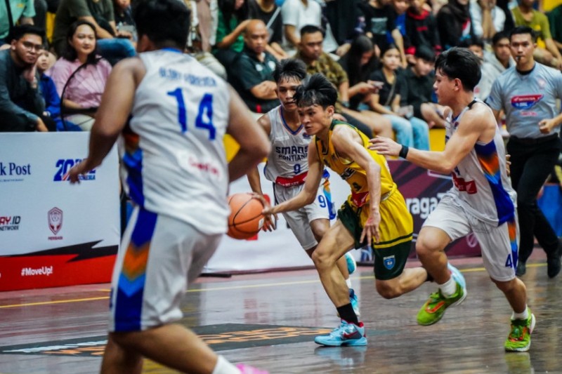 Aksi Justine (jersey kuning) di laga perdana Honda DBL with Kopi Good Day 2024 West Kalimantan Series.
