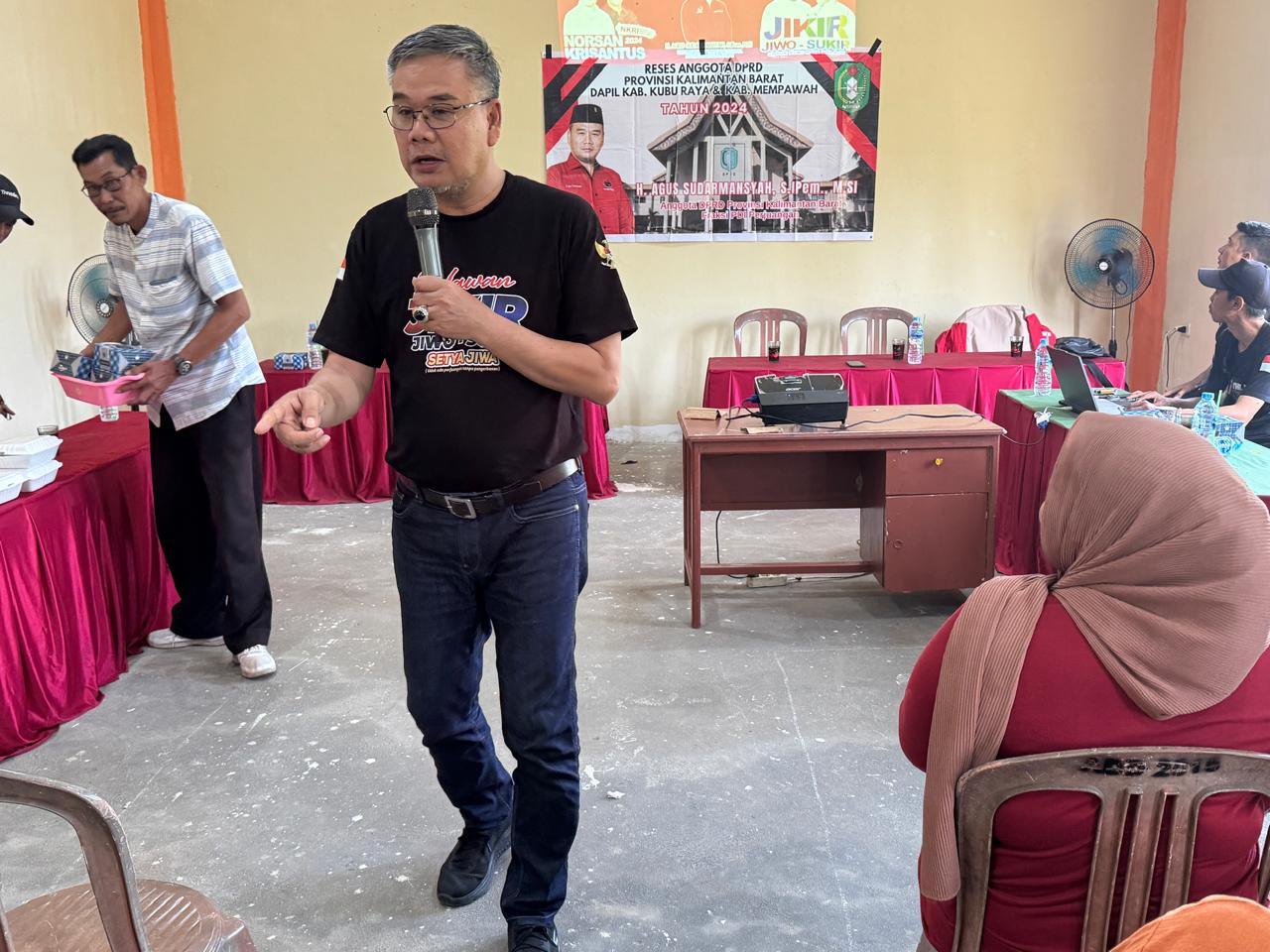 Anggota DPRD Provinsi Kalimantan Barat, Agus Sudarmansyah fokus melakukan kegiatan reses ke beberapa kecamatan di Kabupaten Kubu Raya dan menerima banyak masukan terkait akses infrastruktur.