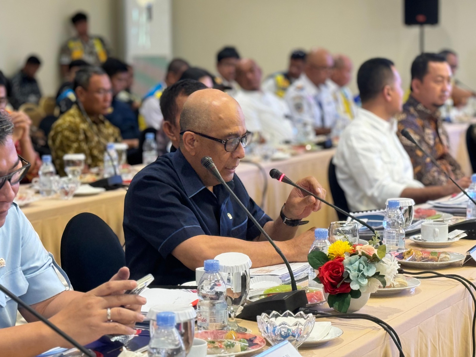 Anggota Komisi V DPR RI, Syarif Abdullah Alkadrie meminta Menhub mengkaji kembali status Bandara Supadio Pontianak dan membuka kembali penerbangan internasional ke Malaysia atau Singapura.